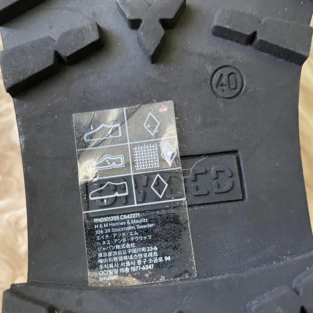 Divided Gold Glitter tie Oxford. Lug sole. Sz40 - Picture 14 of 14